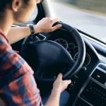 Gli attacchi di panico durante la guida: cause, sintomi e trattamento